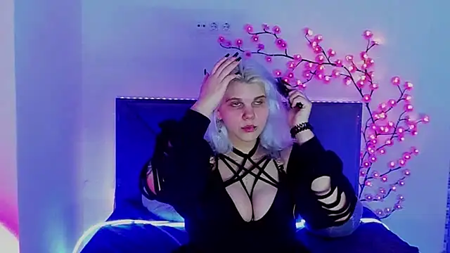 Snapshot of JoannLowe chatting on 02/15/26, 08:30 JoannLowe online show from 02/15/26, 08:30