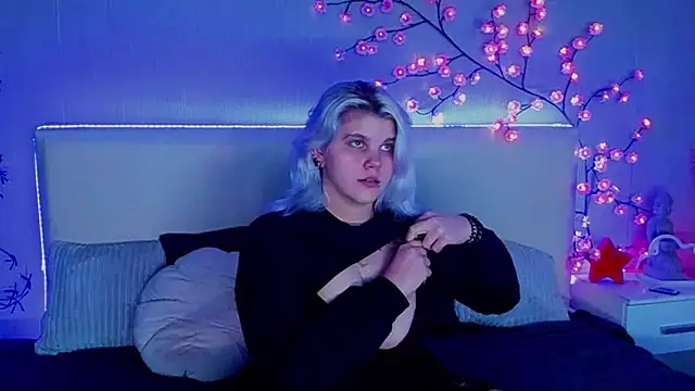 JoannLowe online show from 12/03/25, 08:52