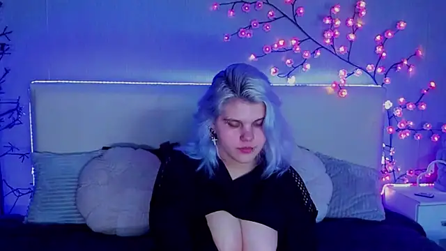 JoannLowe online show from 11/17/25, 08:35