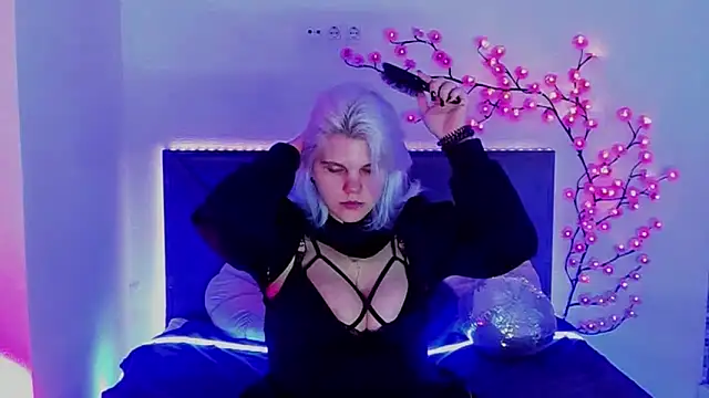 Snapshot of JoannLowe chatting on 03/23/26, 08:30 JoannLowe online show from 03/23/26, 08:30