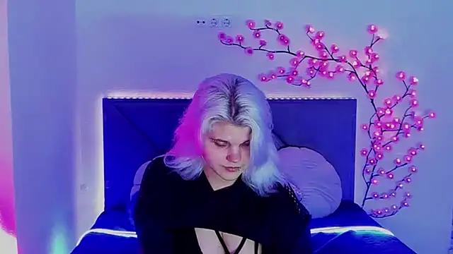 Snapshot of JoannLowe chatting on 04/01/26, 07:55 JoannLowe online show from 04/01/26, 07:55