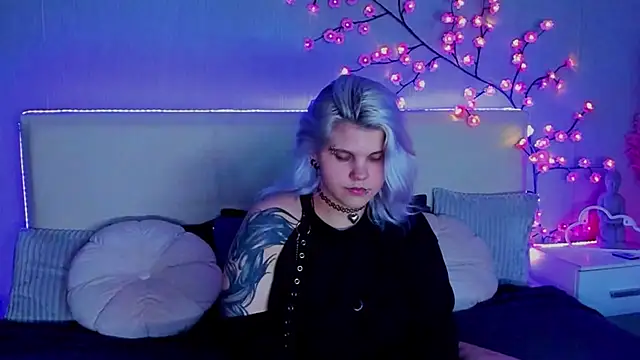 JoannLowe online show from 09/24/25, 07:20