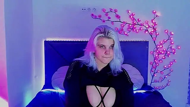 Snapshot of JoannLowe chatting on 02/23/26, 08:20 JoannLowe online show from 02/23/26, 08:20