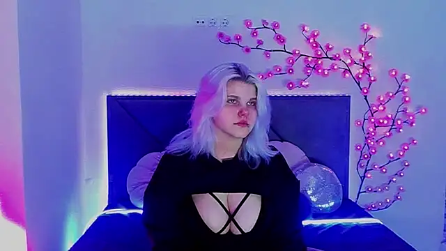 Snapshot of JoannLowe chatting on 04/08/26, 07:26 JoannLowe online show from 04/08/26, 07:26