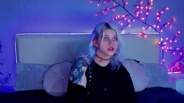 JoannLowe online show from 09/21/25, 07:08