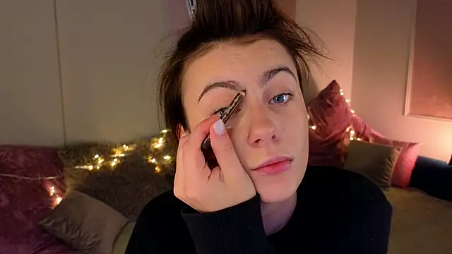 tomorrows day online show from 11/21/25, 09:14