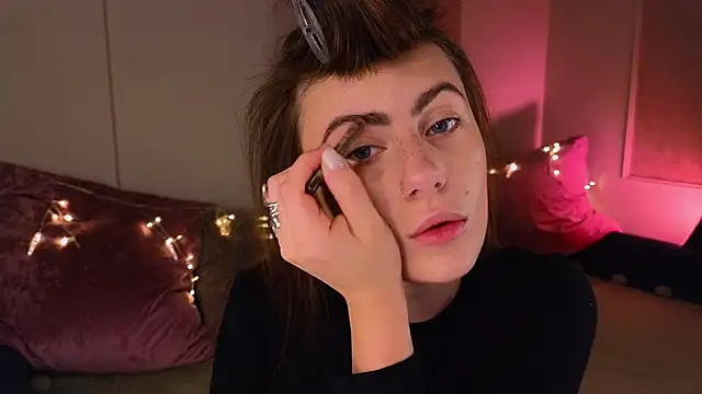 tomorrows day online show from 12/04/25, 09:14