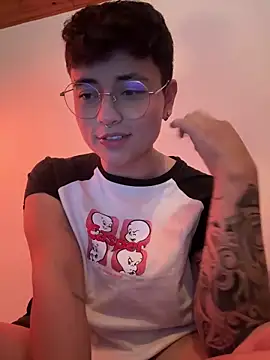 Snapshot of Ashley_Chriss chatting on 01/26/25, 07:21 Ashley Chriss online show from 01/26/25, 07:21