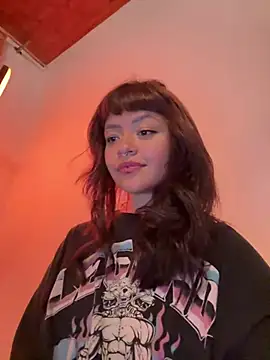 Snapshot of Ashley_Chriss chatting on 01/05/25, 08:00 Ashley Chriss online show from 01/05/25, 08:00