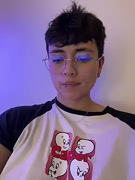 Snapshot of Ashley_Chriss chatting on 03/03/25, 12:56 Ashley Chriss online show from 03/03/25, 12:56