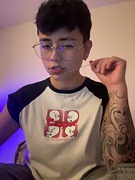 Snapshot of Ashley_Chriss chatting on 02/20/25, 12:19 Ashley Chriss online show from 02/20/25, 12:19