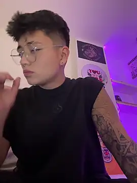 Snapshot of Ashley_Chriss chatting on 02/05/25, 12:42 Ashley Chriss online show from 02/05/25, 12:42