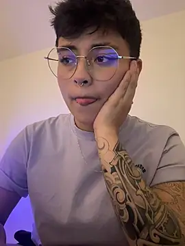 Snapshot of Ashley_Chriss chatting on 02/22/25, 12:05 Ashley Chriss online show from 02/22/25, 12:05