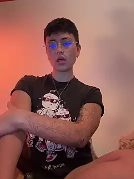 Snapshot of Ashley_Chriss chatting on 01/05/25, 11:04 Ashley Chriss online show from 01/05/25, 11:04