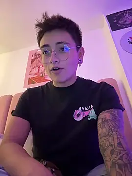 Snapshot of Ashley_Chriss chatting on 09/21/25, 11:32 Ashley Chriss online show from 09/21/25, 11:32