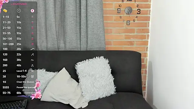 Snapshot of curly_muscle chatting on 01/20/25, 10:15 curly muscle online show from 01/20/25, 10:15