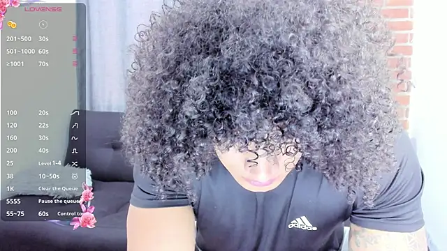 Snapshot of curly_muscle chatting on 02/08/25, 09:04 curly muscle online show from 02/08/25, 09:04
