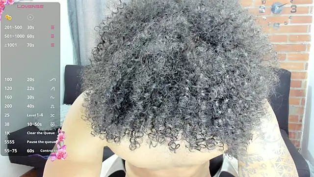 Snapshot of curly_muscle chatting on 03/13/25, 07:06 curly muscle online show from 03/13/25, 07:06