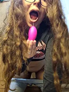 LineaDemie online show from 11/11/25, 06:14