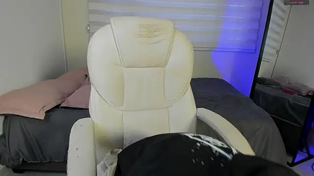 Catyloves online show from 11/26/25, 09:48