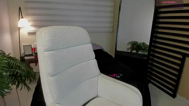 Catyloves online show from 04/10/26, 10:06