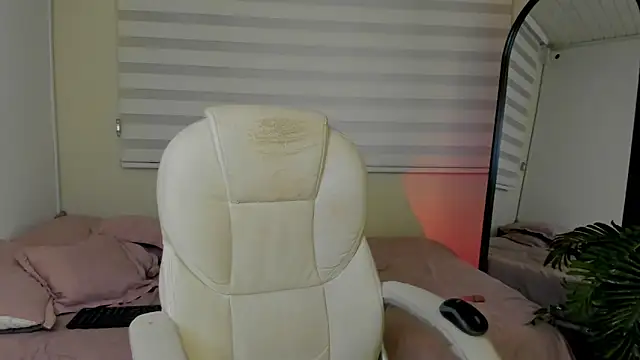 Catyloves online show from 12/16/25, 10:14