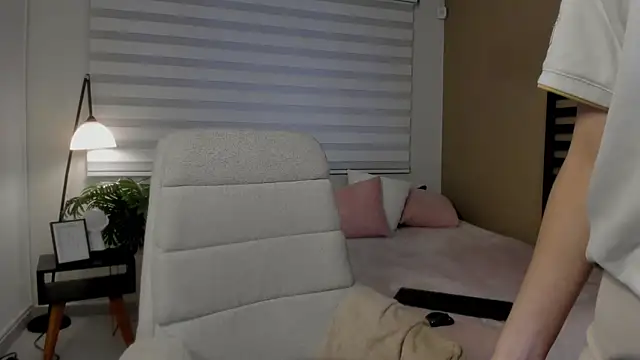 Catyloves online show from 05/04/26, 10:23