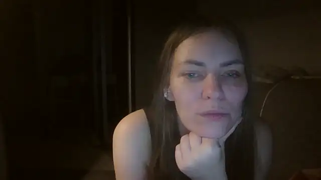 Snapshot of AnnaDiamond1 chatting on 10/17/25, 10:11 AnnaDiamond1 online show from 10/17/25, 10:11