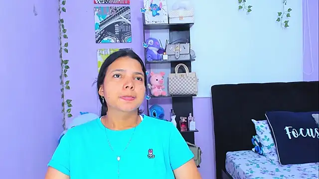 Snapshot of sara_mendez2 chatting on 03/07/25, 04:22 sara mendez2 online show from 03/07/25, 04:22