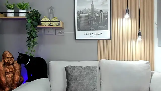 Snapshot of ApoloMakris chatting on 10/21/25, 11:48 ApoloMakris online show from 10/21/25, 11:48