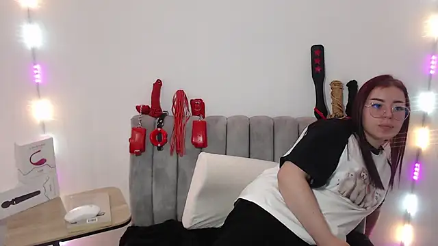 Marian Ran online show from 11/28/25, 02:01