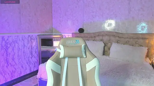 VICTORIA HOUSTON online show from 10/28/25, 01:43