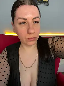 Evelinia online show from 03/18/25, 02:06