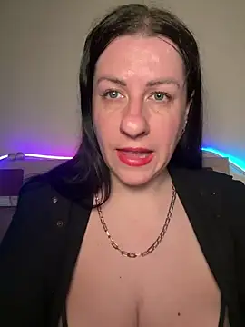 Evelinia online show from 05/04/26, 03:48