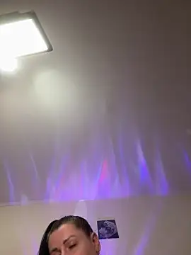 Evelinia online show from 12/17/25, 04:34