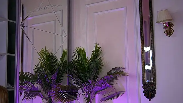 Snapshot of AdelineKing chatting on 03/23/25, 02:48 AdelineKing online show from 03/23/25, 02:48