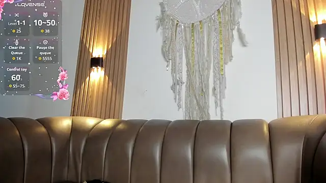 malak nanyy online show from 10/12/25, 10:49