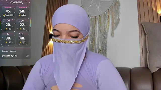 malak nanyy online show from 11/13/25, 10:30