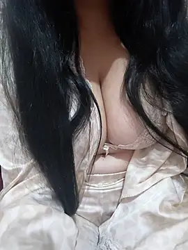 Liyan- online show from 10/31/25, 08:38