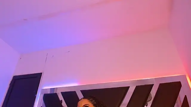 MelannyTylor online show from 11/25/25, 05:52