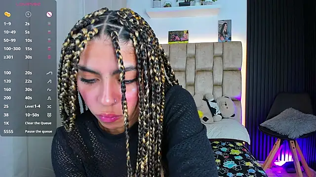 Snapshot of little_sophie18 chatting on 10/18/25, 08:00 little sophie18 online show from 10/18/25, 08:00