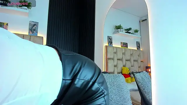 little sophie18 online show from 02/25/26, 07:25