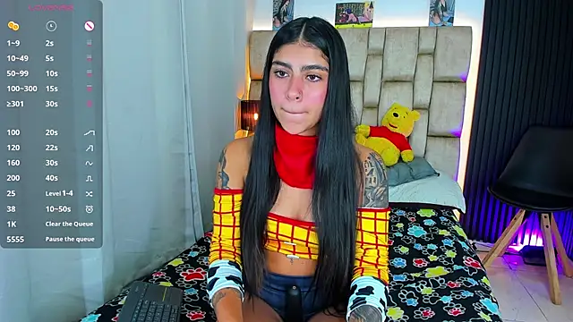 Snapshot of little_sophie18 chatting on 10/13/25, 10:32 little sophie18 online show from 10/13/25, 10:32