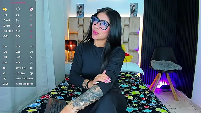 little sophie18 online show from 11/16/25, 09:30