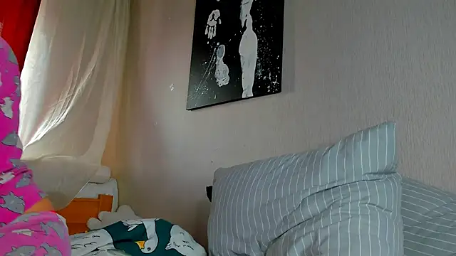 Snapshot of foxy_blond chatting on 09/22/25, 01:11 foxy blond online show from 09/22/25, 01:11