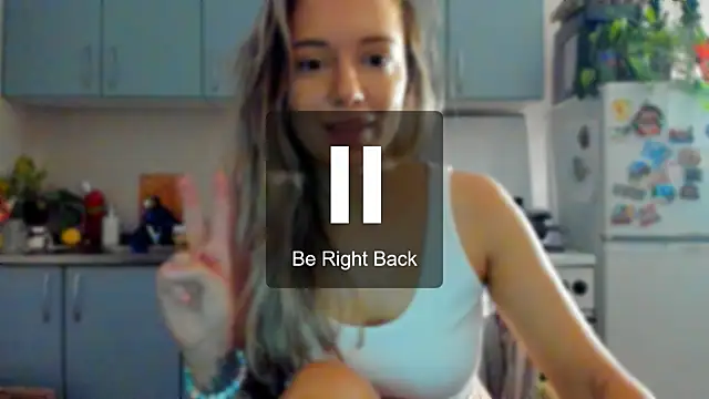 Snapshot of foxy_blond chatting on 11/08/25, 12:36 foxy blond online show from 11/08/25, 12:36