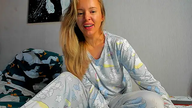 Snapshot of foxy_blond chatting on 11/29/25, 12:22 foxy blond online show from 11/29/25, 12:22