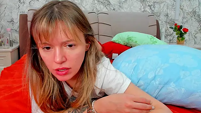 Snapshot of foxy_blond chatting on 03/16/26, 05:44 foxy blond online show from 03/16/26, 05:44
