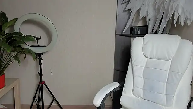 Snapshot of foxy_blond chatting on 09/16/25, 12:11 foxy blond online show from 09/16/25, 12:11