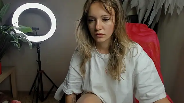 Snapshot of foxy_blond chatting on 09/26/25, 12:06 foxy blond online show from 09/26/25, 12:06